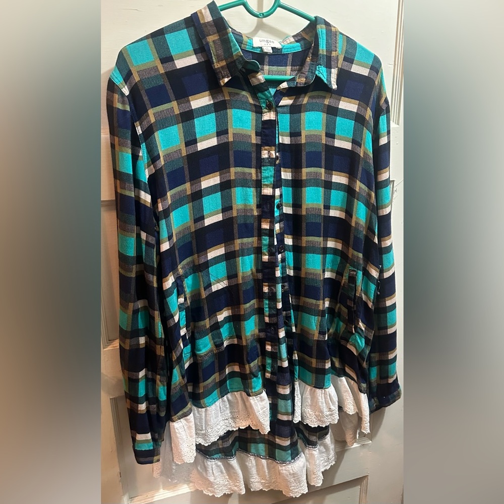 Umgee Blue Plaid Blouse with Lace Hem Size Large - Picture 1 of 2